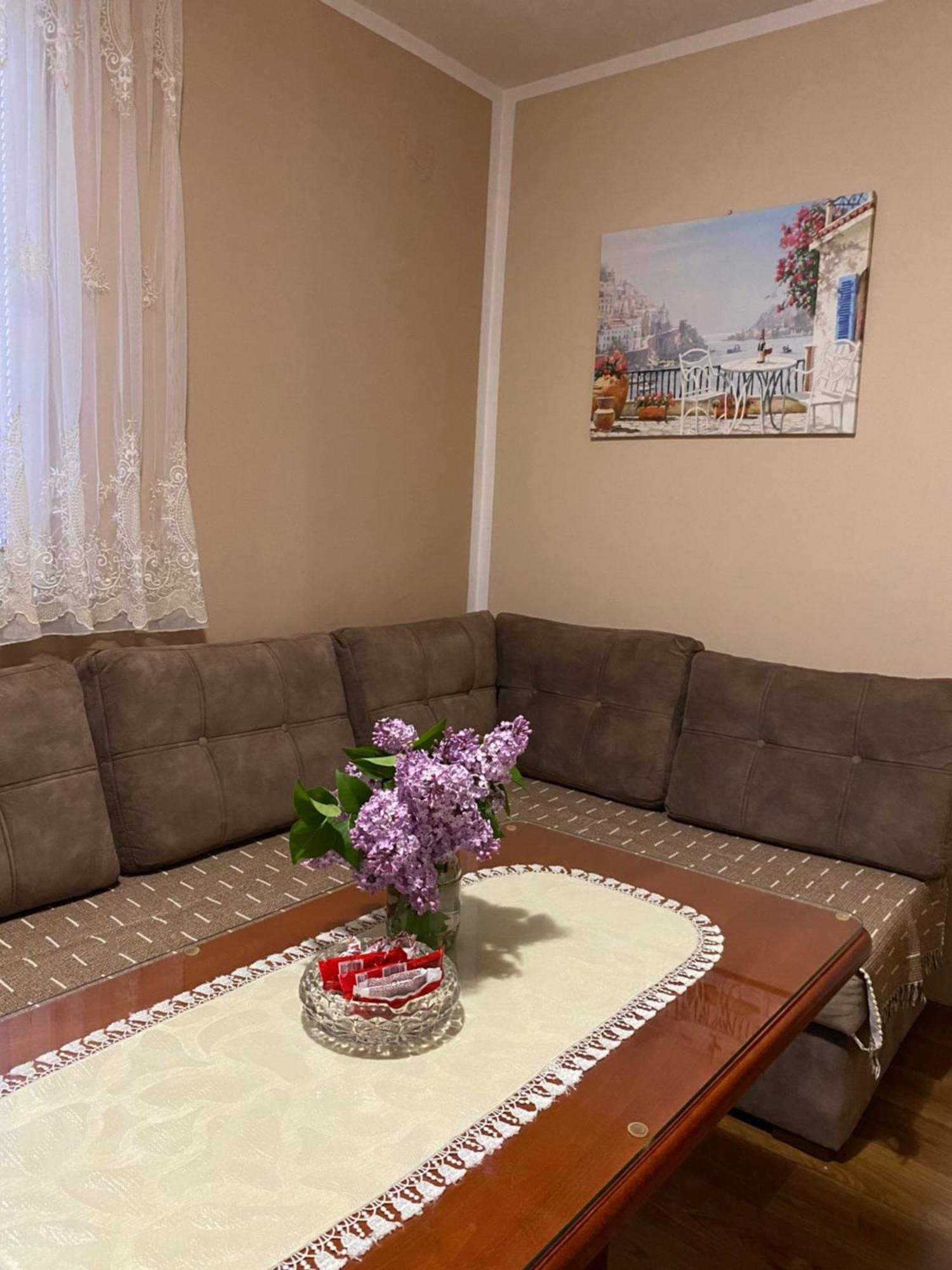 Apartman Sara ปลูชิเน ภายนอก รูปภาพ